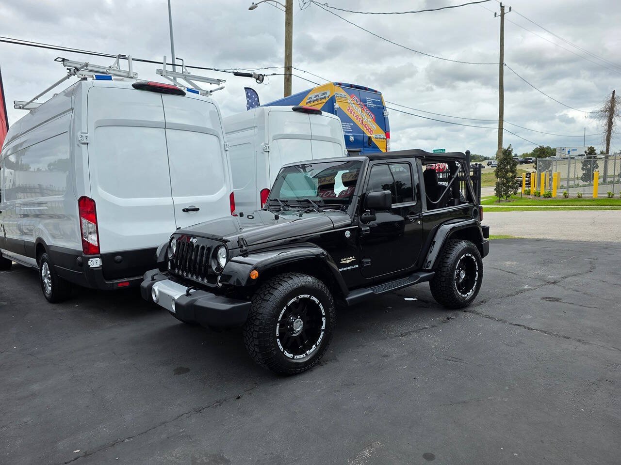 Used 2015 Jeep Wrangler Sahara w/ Connectivity Group AWD/4WD image 27