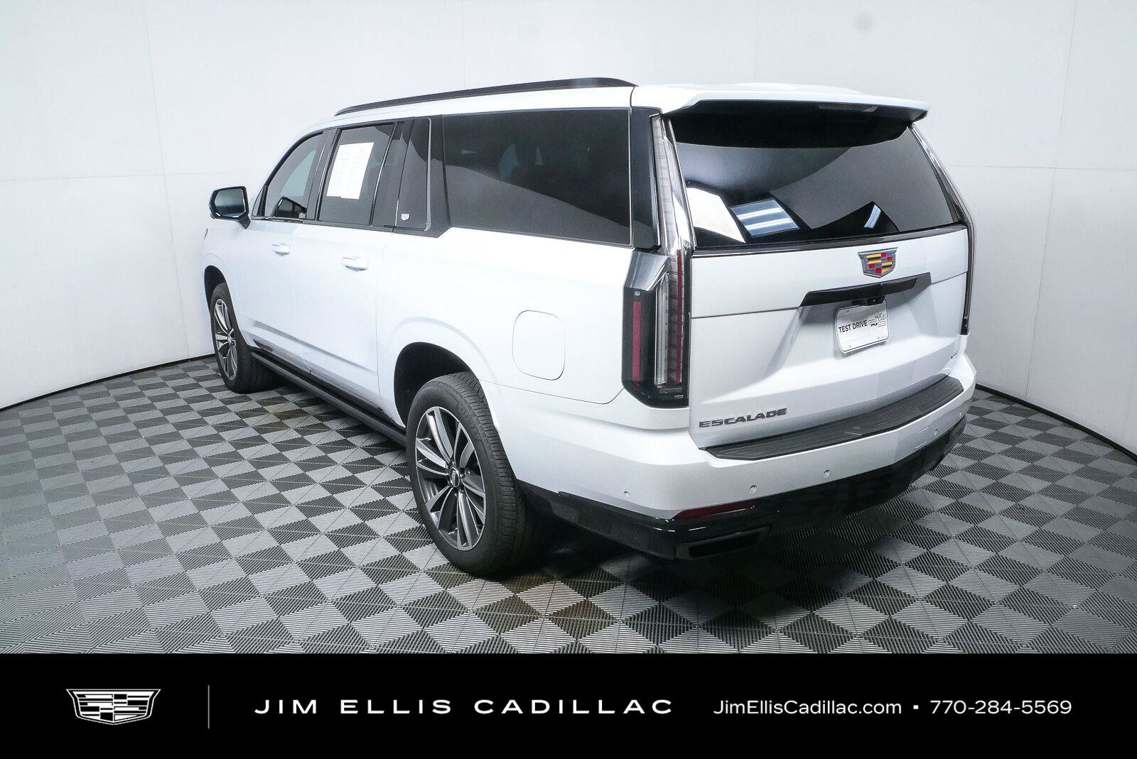 Used 2026 Cadillac Escalade ESV Sport w/ Touring Package AWD/4WD image 3