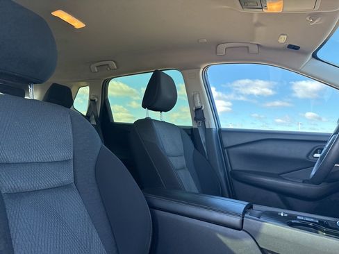 Certified 2024 Nissan Rogue SV image 18