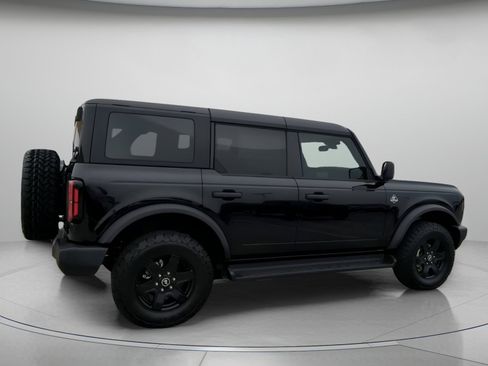 New 2025 Ford Bronco Outer Banks w/ Black Appearance Package image 32