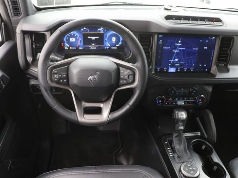 Used 2025 Ford Bronco Badlands image 13