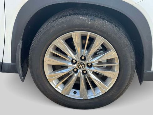 Used 2024 Toyota Grand Highlander Platinum image 8