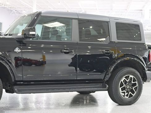 Used 2025 Ford Bronco Outer Banks AWD/4WD image 3