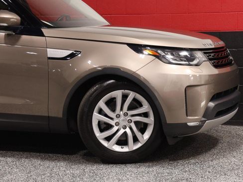 Used 2017 Land Rover Discovery HSE AWD/4WD image 3