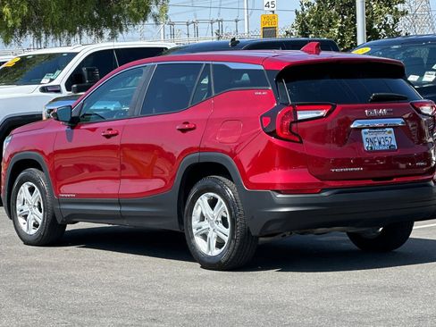 Used 2024 GMC Terrain SLE image 6