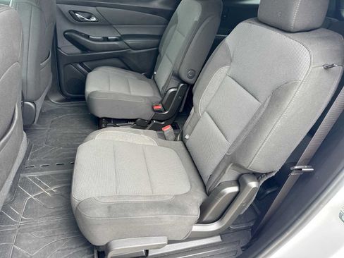 Used 2023 Chevrolet Traverse LT FWD image 18