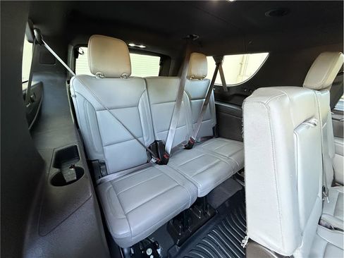Used 2023 Chevrolet Suburban LT image 18