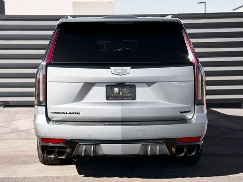 Used 2023 Cadillac Escalade V w/ LPO, ONYX Package image 14