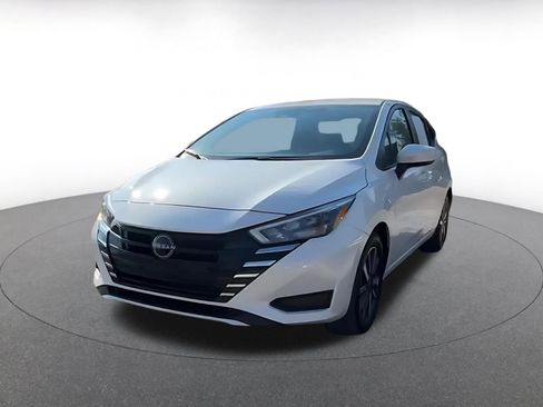 Used 2025 Nissan Versa SV image 7