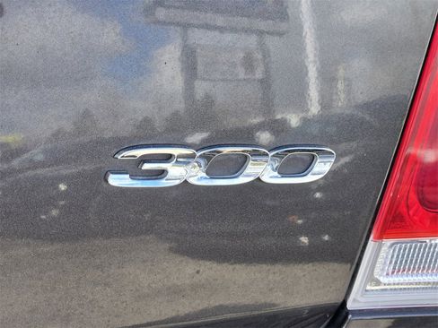 Used 2023 Chrysler 300 Touring image 9