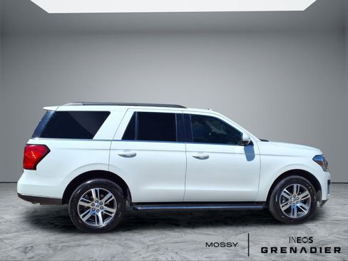 Used 2022 Ford Expedition XLT image 8