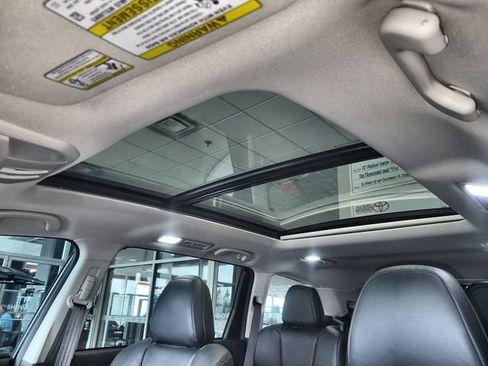 Used 2024 Subaru Ascent Touring AWD/4WD image 22