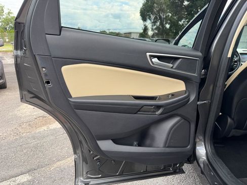 Used 2019 Ford Edge SEL w/ Equipment Group 201A AWD/4WD image 22