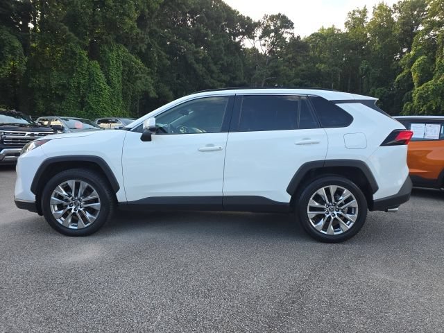 Used 2019 Toyota RAV4 XLE Premium FWD image 3