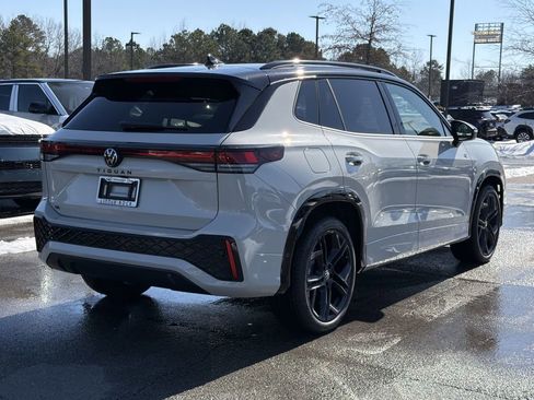 New 2026 Volkswagen Tiguan SE R-Line image 5