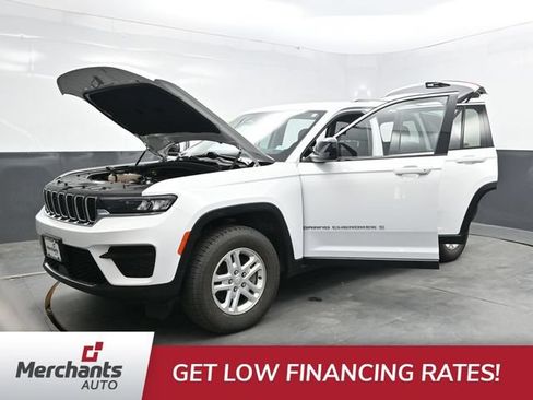 Used 2022 Jeep Grand Cherokee Laredo w/ Luxury Tech Group I AWD/4WD image 52