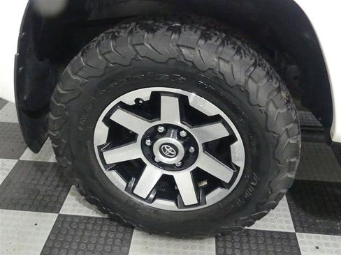 Used 2018 Toyota 4Runner TRD Off-Road Premium AWD/4WD image 16