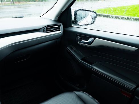 Used 2022 Ford Escape SEL w/ Technology Package image 10