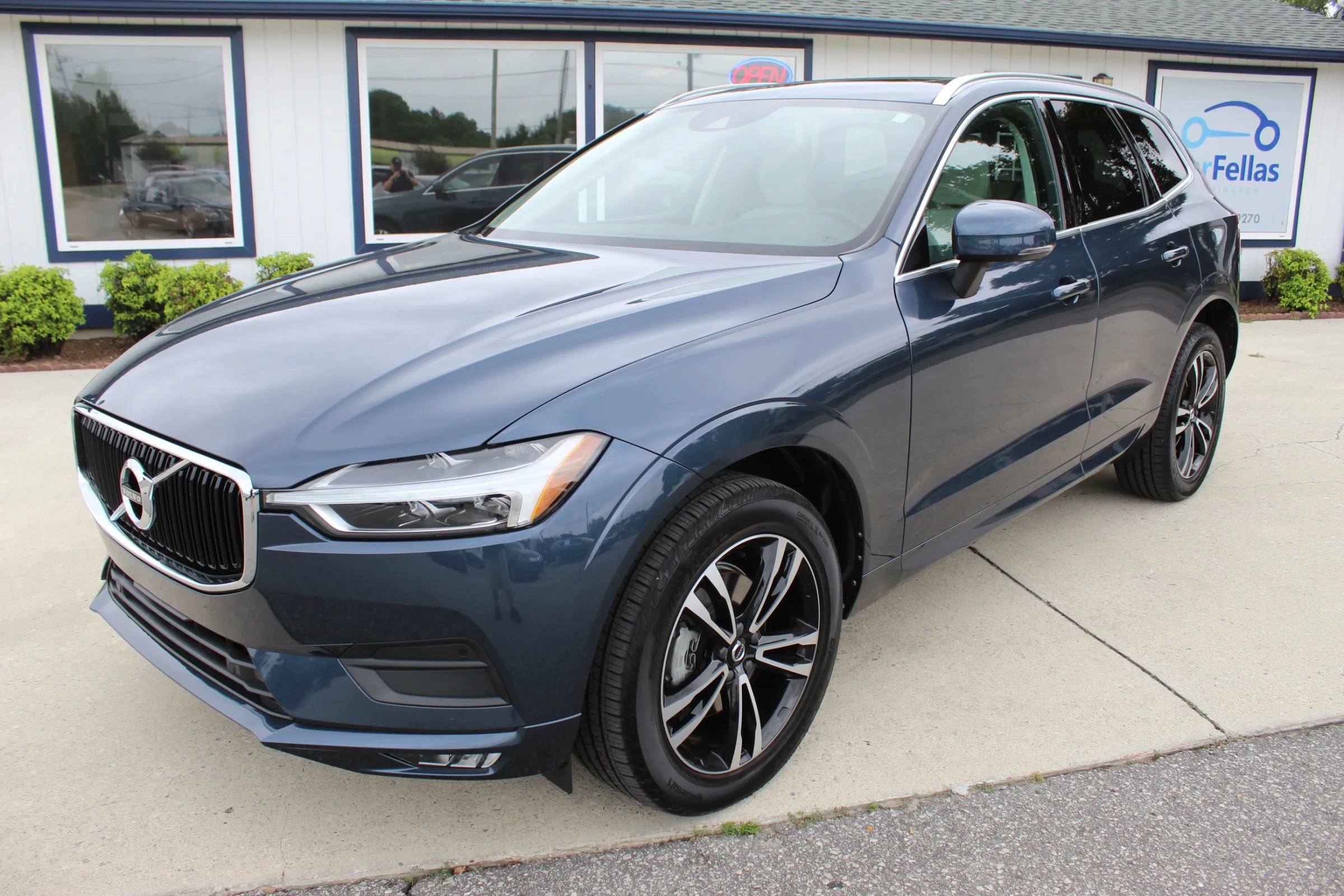 Used 2021 Volvo XC60 T5 Momentum w/ Premium Package FWD image 31