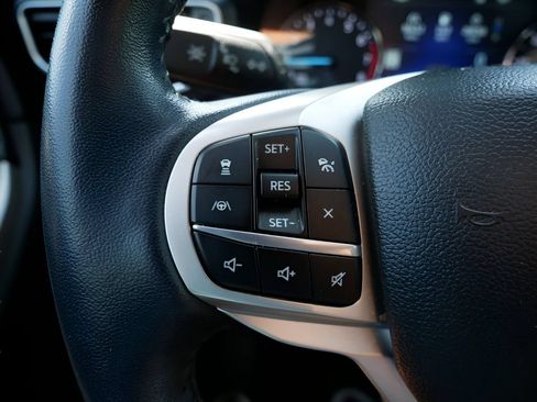 Used 2022 Ford Explorer XLT w/ Equipment Group 202A AWD/4WD image 19