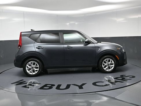 Used 2022 Kia Soul LX w/ Technology Package FWD image 10