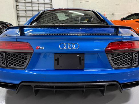 Used 2017 Audi R8 V10 plus w/ Full Leather Package image 21