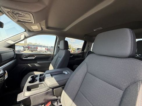 New 2026 GMC Sierra 1500 SLE image 17