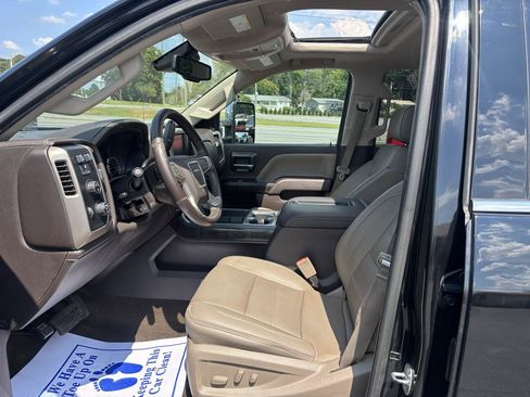 Used 2015 GMC Sierra 2500 Denali w/ Duramax Plus Package AWD/4WD image 11