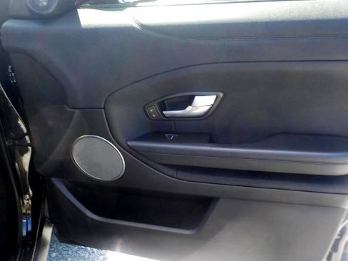 Used 2017 Land Rover Range Rover Evoque SE image 27