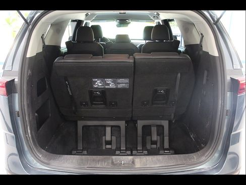 Used 2022 Kia Carnival EX FWD image 19