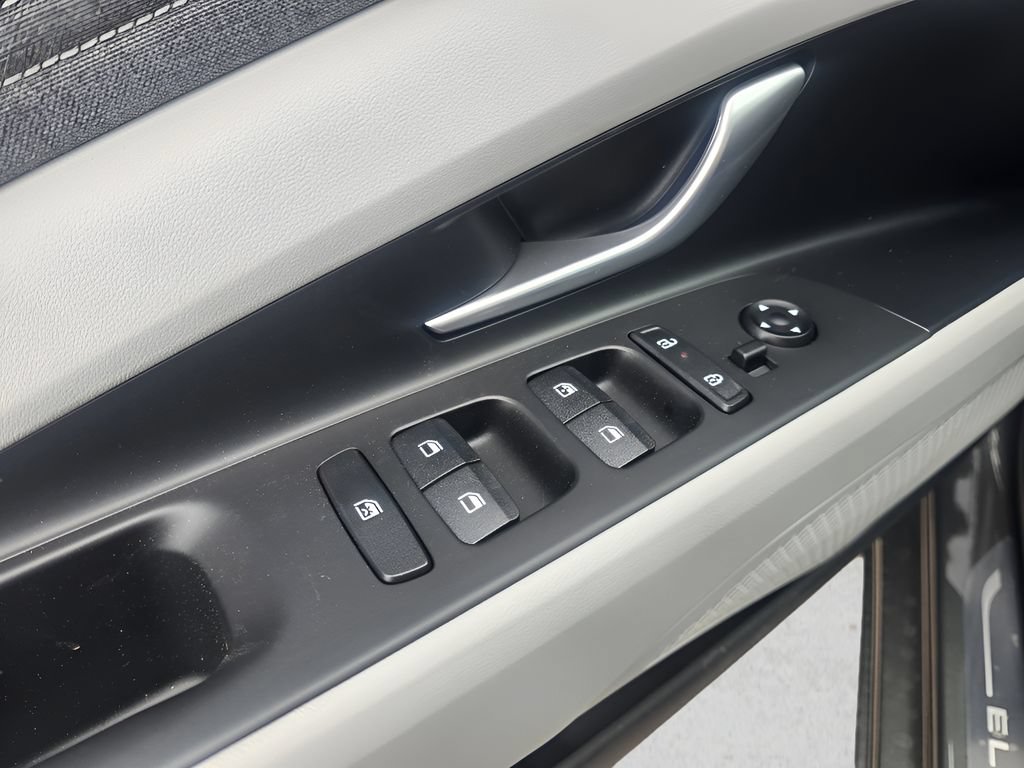 Used 2026 Hyundai Elantra Limited FWD image 19