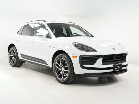 Certified 2026 Porsche Macan AWD/4WD image 8