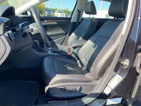Used 2022 Volkswagen Passat 2.0T image 13