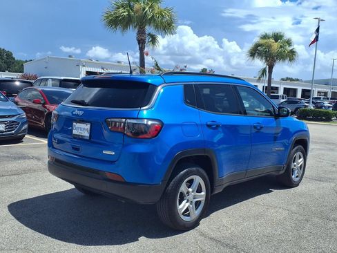 Used 2024 Jeep Compass Latitude AWD/4WD image 2