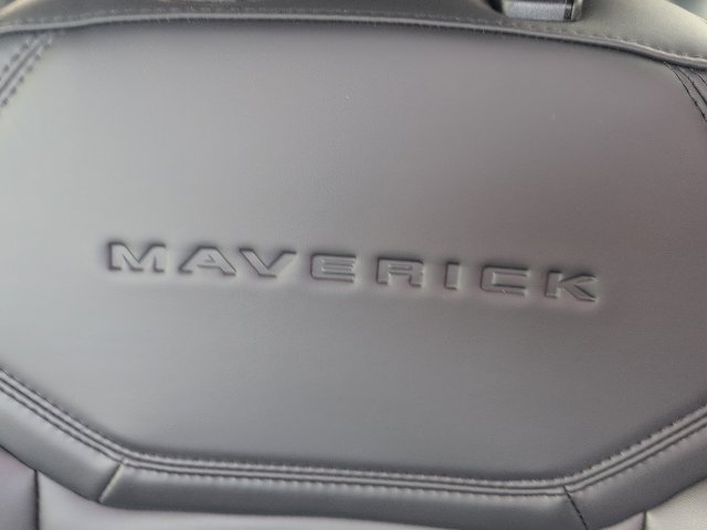 Used 2025 Ford Maverick Lariat w/ Black Appearance Package AWD/4WD image 30