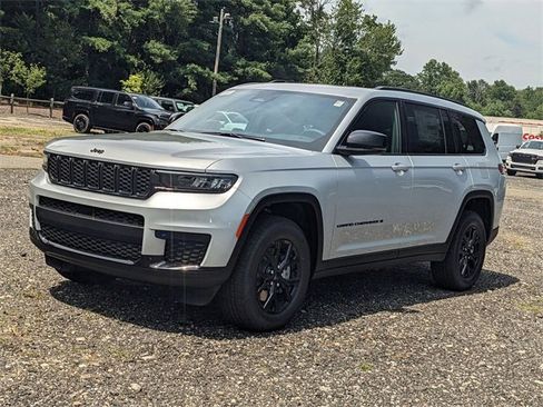 New 2025 Jeep Grand Cherokee L Altitude image 5