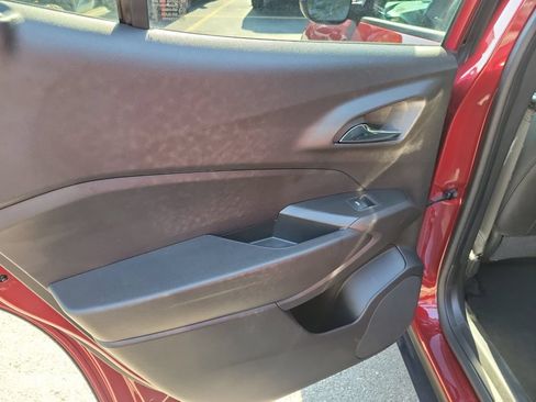 Used 2025 Chevrolet Trax LT FWD image 18