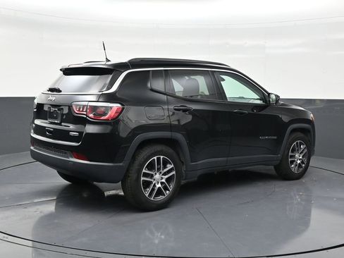 Used 2018 Jeep Compass Latitude FWD image 5