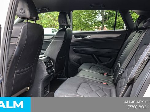 Used 2024 Volkswagen Atlas Cross Sport SE FWD image 19