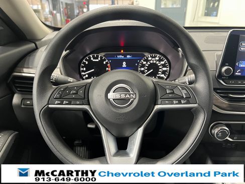 Used 2025 Nissan Altima 2.5 SV image 12