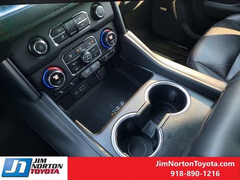 Used 2021 Chevrolet Suburban Z71 image 22