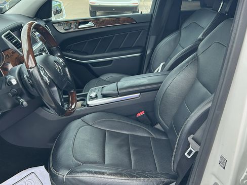 Used 2015 Mercedes-Benz GL 550 4MATIC image 26