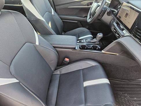 Used 2025 Toyota Camry SE w/ Multimedia Upgrade Package image 13