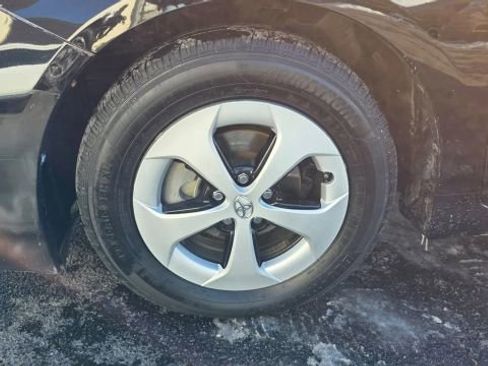 Used 2014 Toyota Prius Four image 40