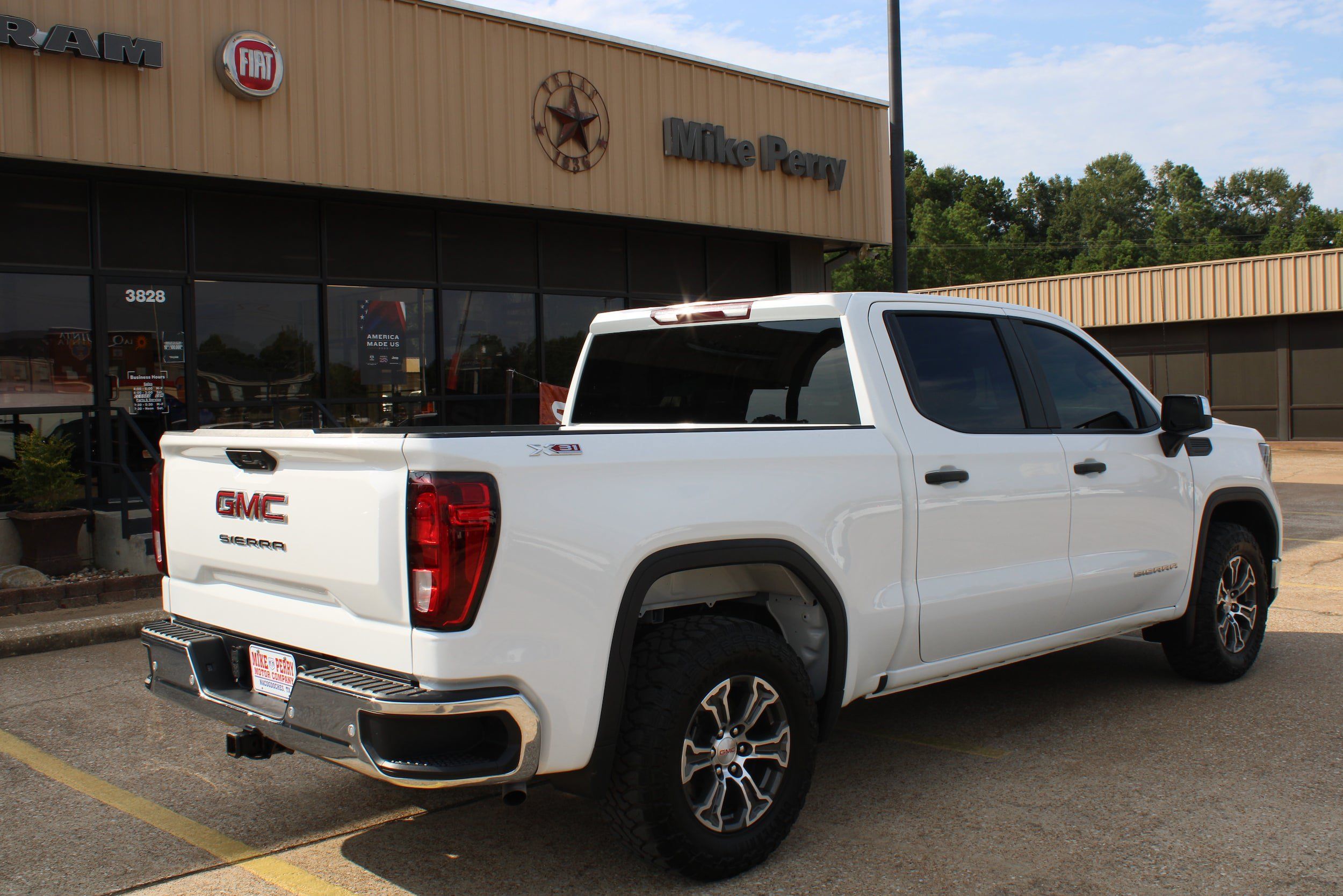 Used 2024 GMC Sierra 1500 Pro w/ Pro Value Package AWD/4WD image 7