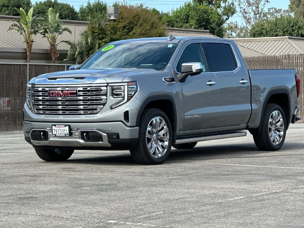 Used 2025 GMC Sierra 1500 Denali w/ Denali Reserve Package AWD/4WD image 1