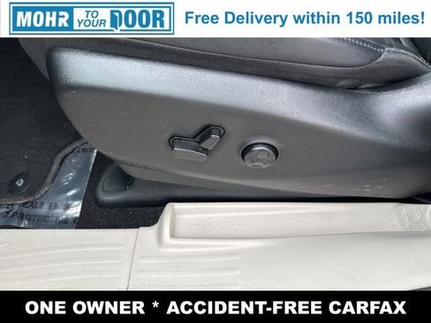 Used 2024 Chrysler Pacifica Touring-L image 11