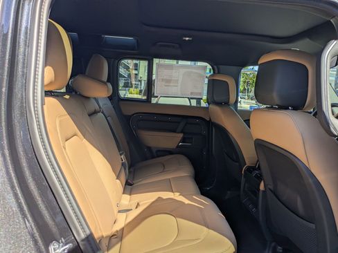 New 2026 Land Rover Defender 110 X-Dynamic SE AWD/4WD image 32