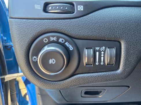 Used 2021 Jeep Cherokee Trailhawk w/ Trailer Tow Group AWD/4WD image 9