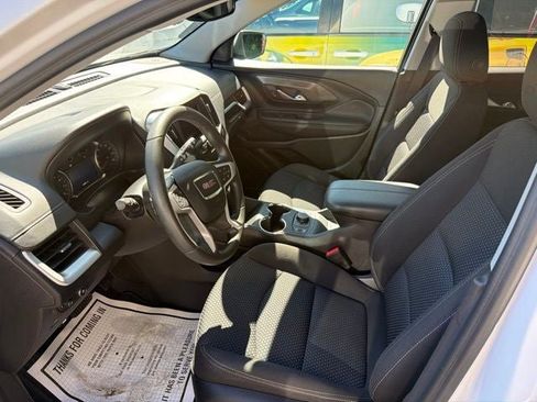 Used 2024 GMC Terrain SLE w/ Driver Convenience Package FWD image 9